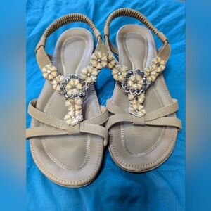 Chic Tan Floral Women's Sandals